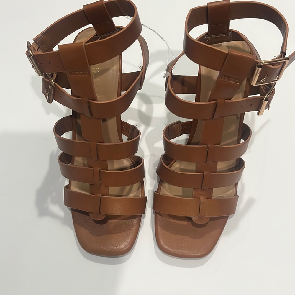 NWT  Bamboo Camel Cage Sandals. 4 1/4 in Heel.
